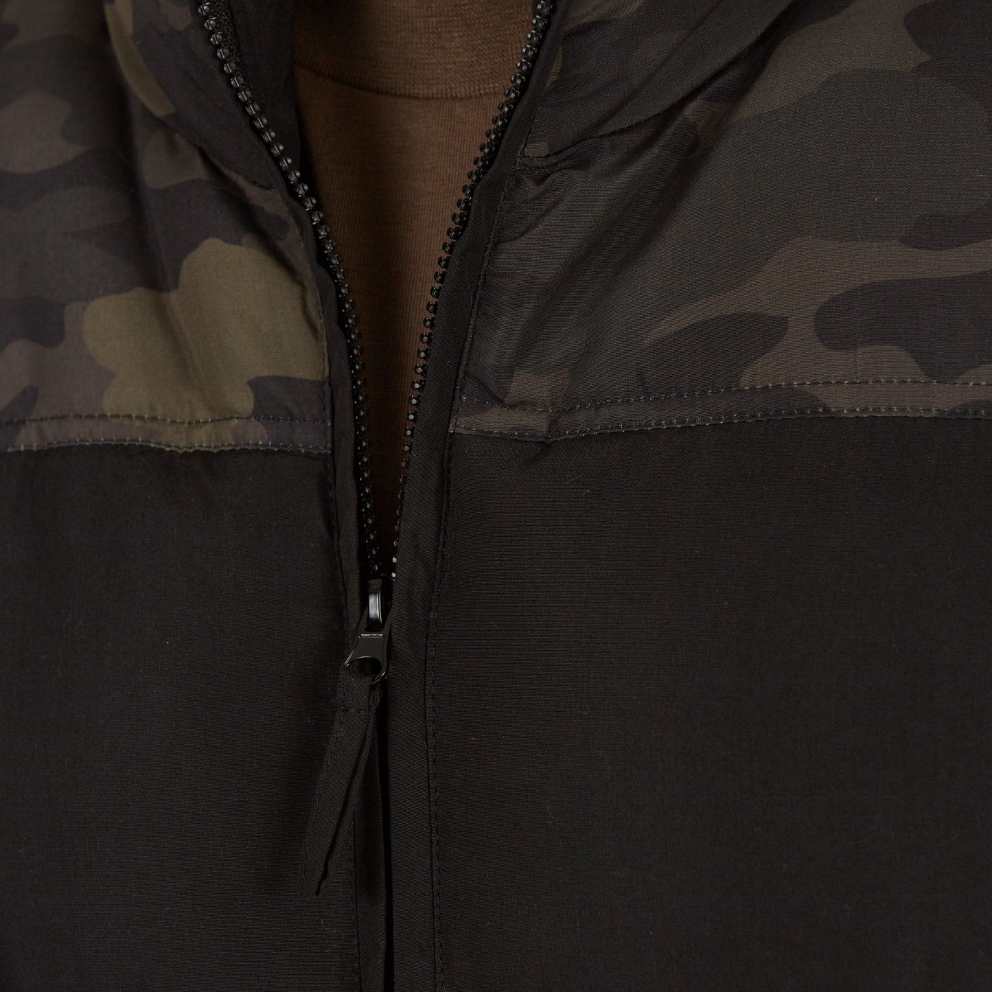 CAMO PUFFER VEST